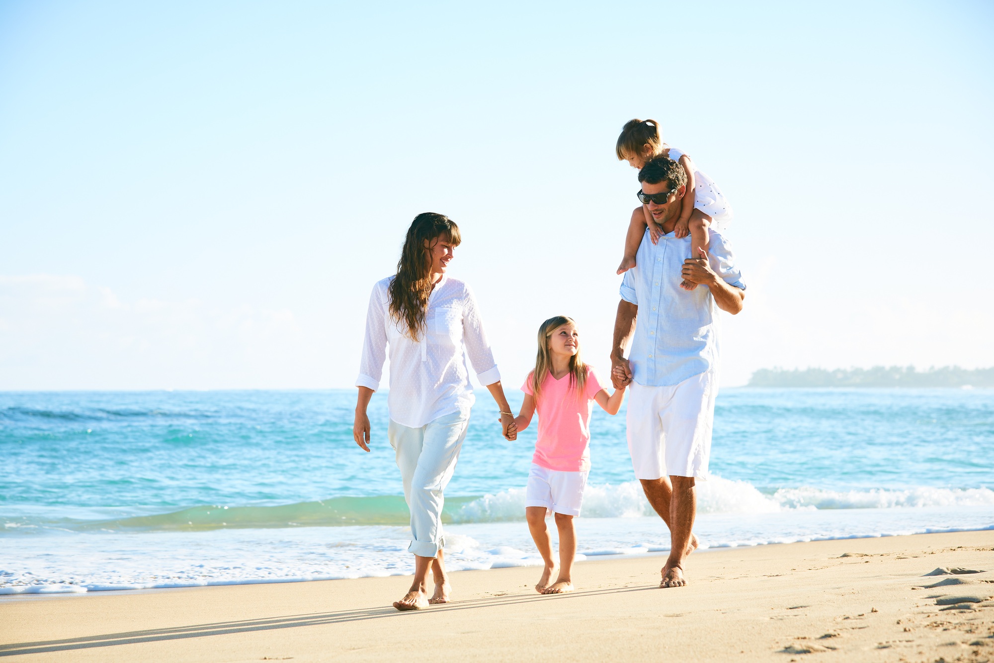 gohypno - happy family on the beach